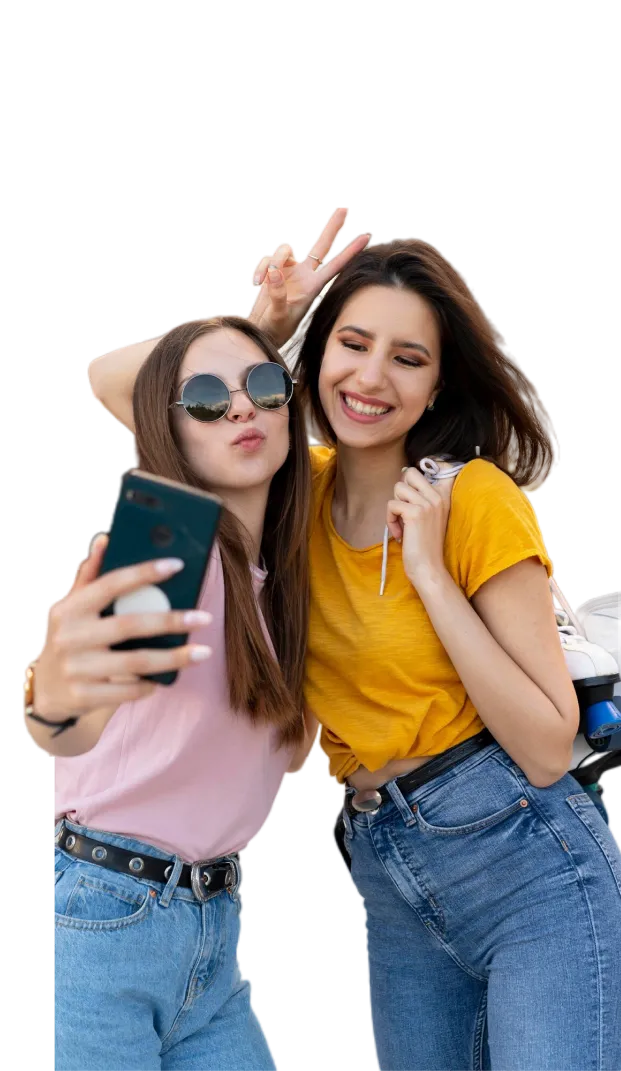 influencers clicking selfie